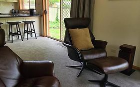 Redgum Retreat Bright - Luxury Spa Villa